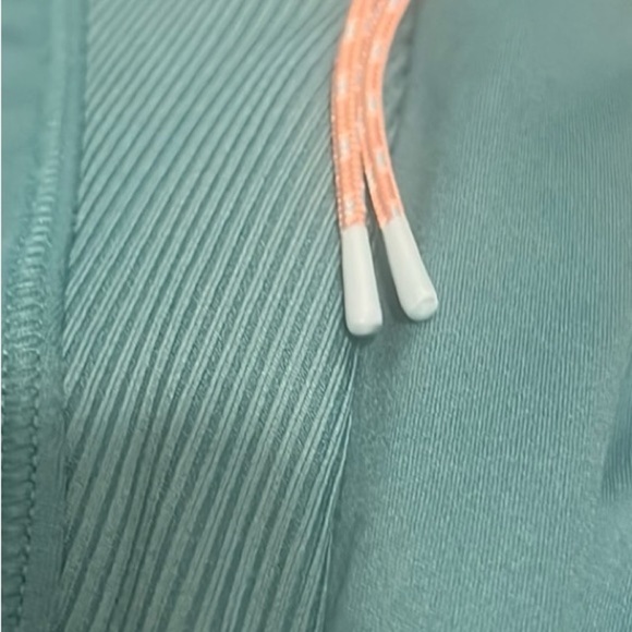 ALL IN MOTION Woman's High-Rise Leggings with Zipper Pockets - Picture 3 of 9